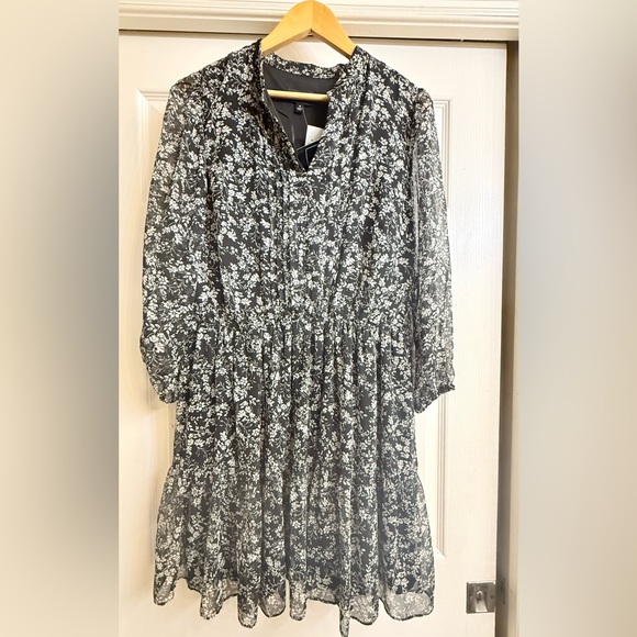 MSK Dresses & Skirts - MSK Black and White Floral Long Sleeve Dress